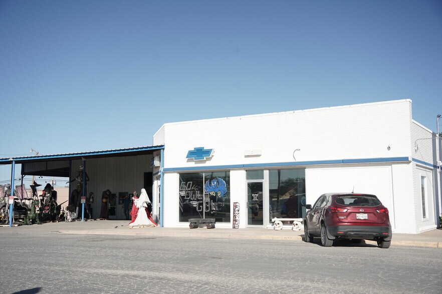 300 N Main Ave, Big Lake, TX à vendre - Photo de l’immeuble – Image 3 sur 19