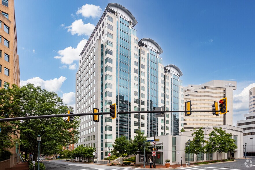 2 Bethesda Metro Ctr, Bethesda, MD à louer - Photo de l’immeuble – Image 1 sur 33