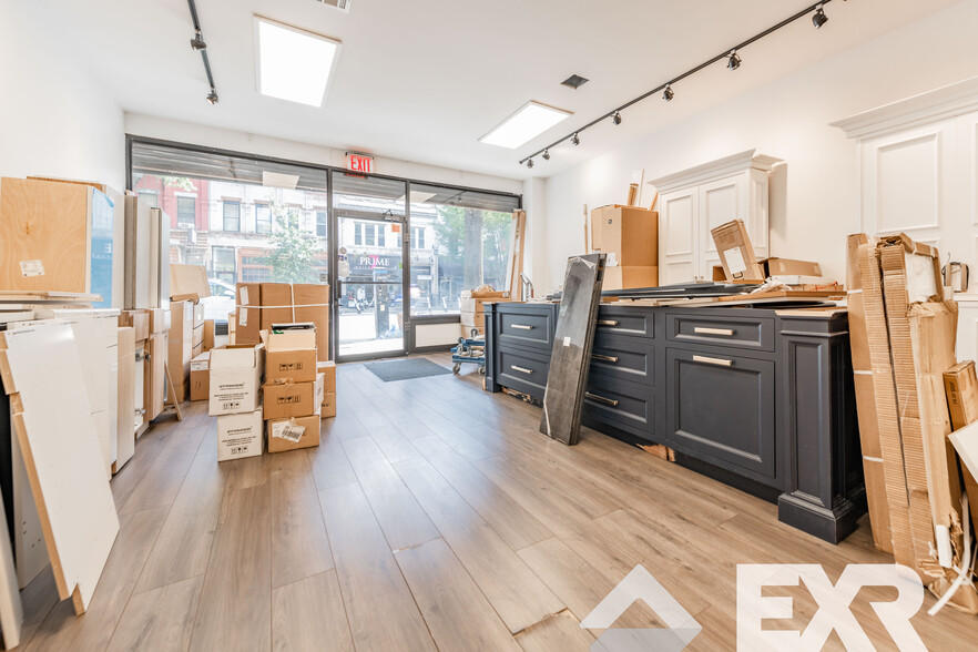 701 Grand St, Brooklyn, NY à louer - Photo de l’immeuble – Image 2 sur 7