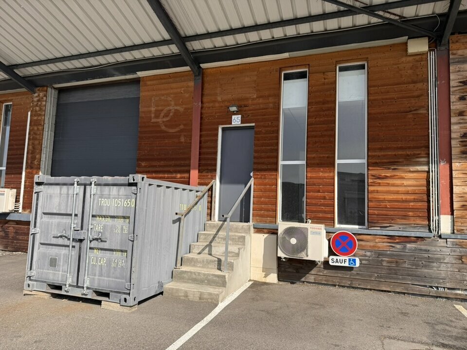 Local d'activités dans Saint-Priest à vendre Photo de l’immeuble– Image 1 sur 12