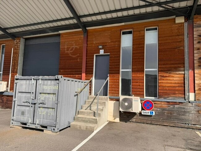 Plus de détails pour Local d’activités à vendre