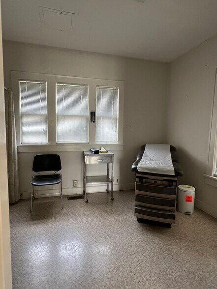 307 Cottage Ave, Anderson, IN à vendre - Photo de l’immeuble – Image 3 sur 13