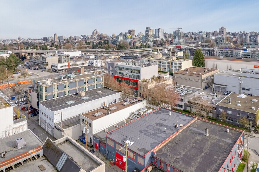 1650-1652 2nd Av W, Vancouver, BC à louer - Photo de l’immeuble – Image 3 sur 6