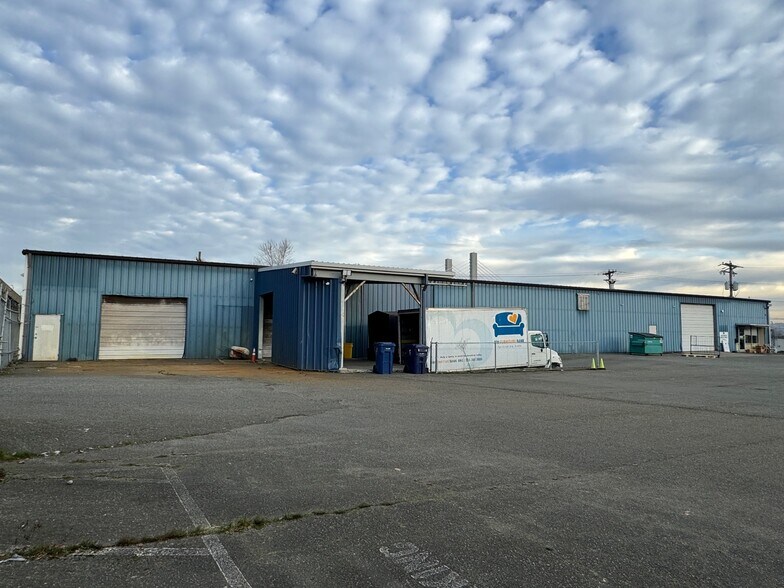 117 Puyallup Ave, Tacoma, WA à louer - Photo principale – Image 1 sur 10