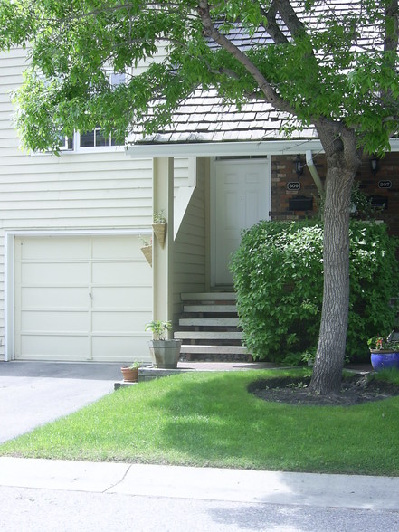 Point Mckay Gardens Northwest Calgary portefeuille de 4 biens à vendre sur LoopNet.fr - Autre – Image 3 sur 14