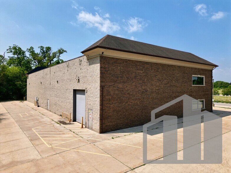 25560 Mound Rd, Warren, MI à vendre - Photo de l’immeuble – Image 3 sur 11