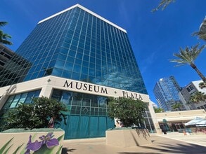 200 S Andrews Ave, Fort Lauderdale, FL à louer Photo de l’immeuble– Image 1 sur 36