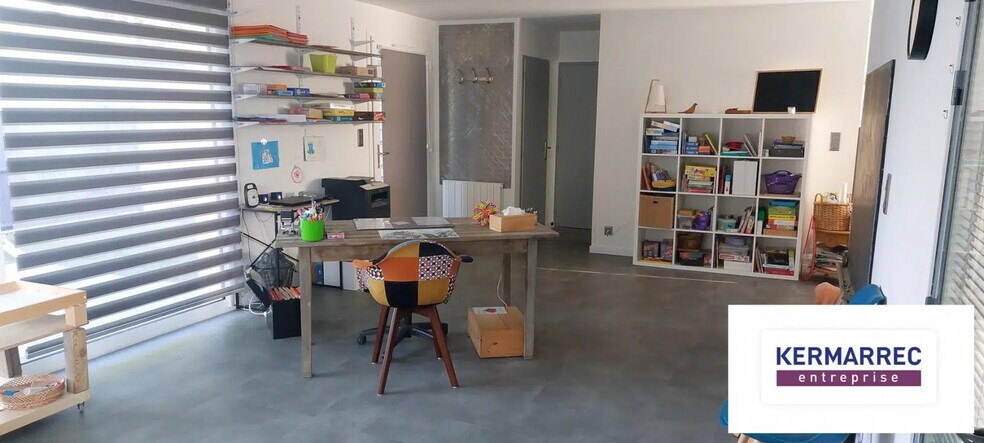 Bureau dans Le Bono à louer - Photo de l’immeuble – Image 3 sur 4