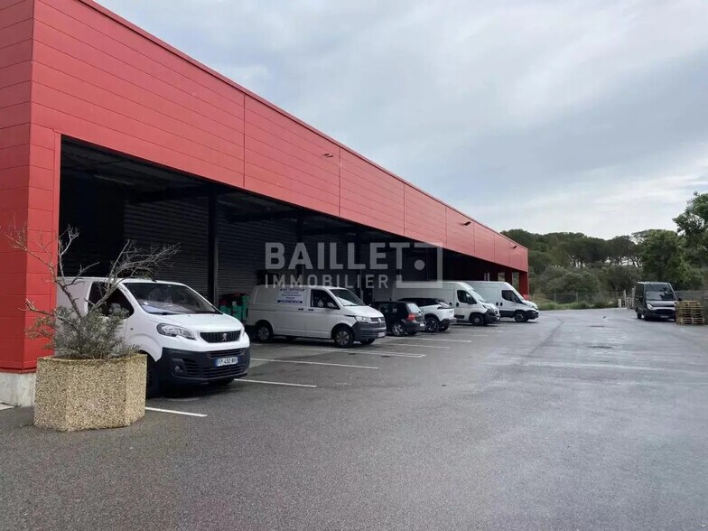 Bureau dans Fréjus à louer - Photo de l’immeuble – Image 3 sur 12
