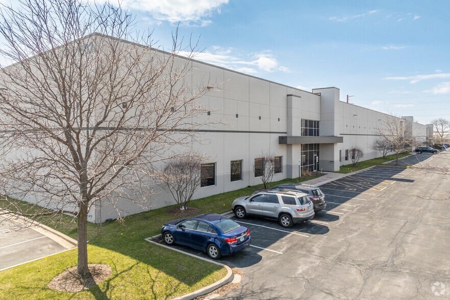 1502 N 25th Ave, Melrose Park, IL à louer - Photo de l’immeuble – Image 1 sur 8
