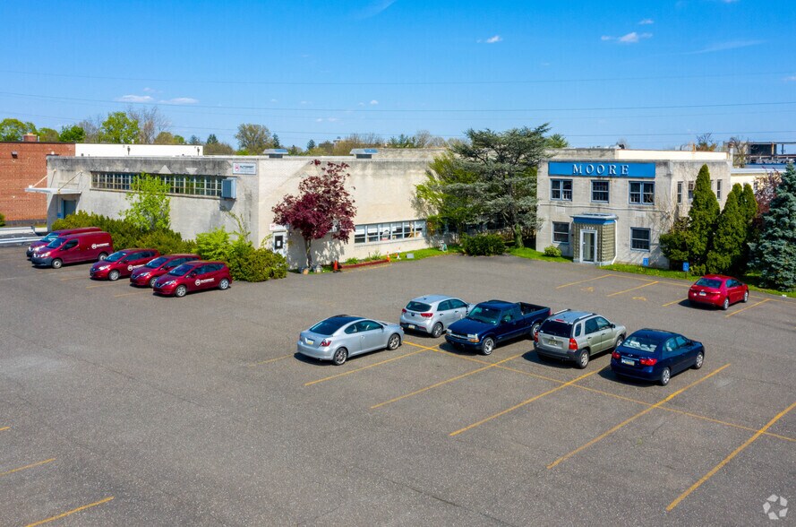 1300 E Mermaid Ln, Wyndmoor, PA à louer - Photo principale – Image 1 sur 6