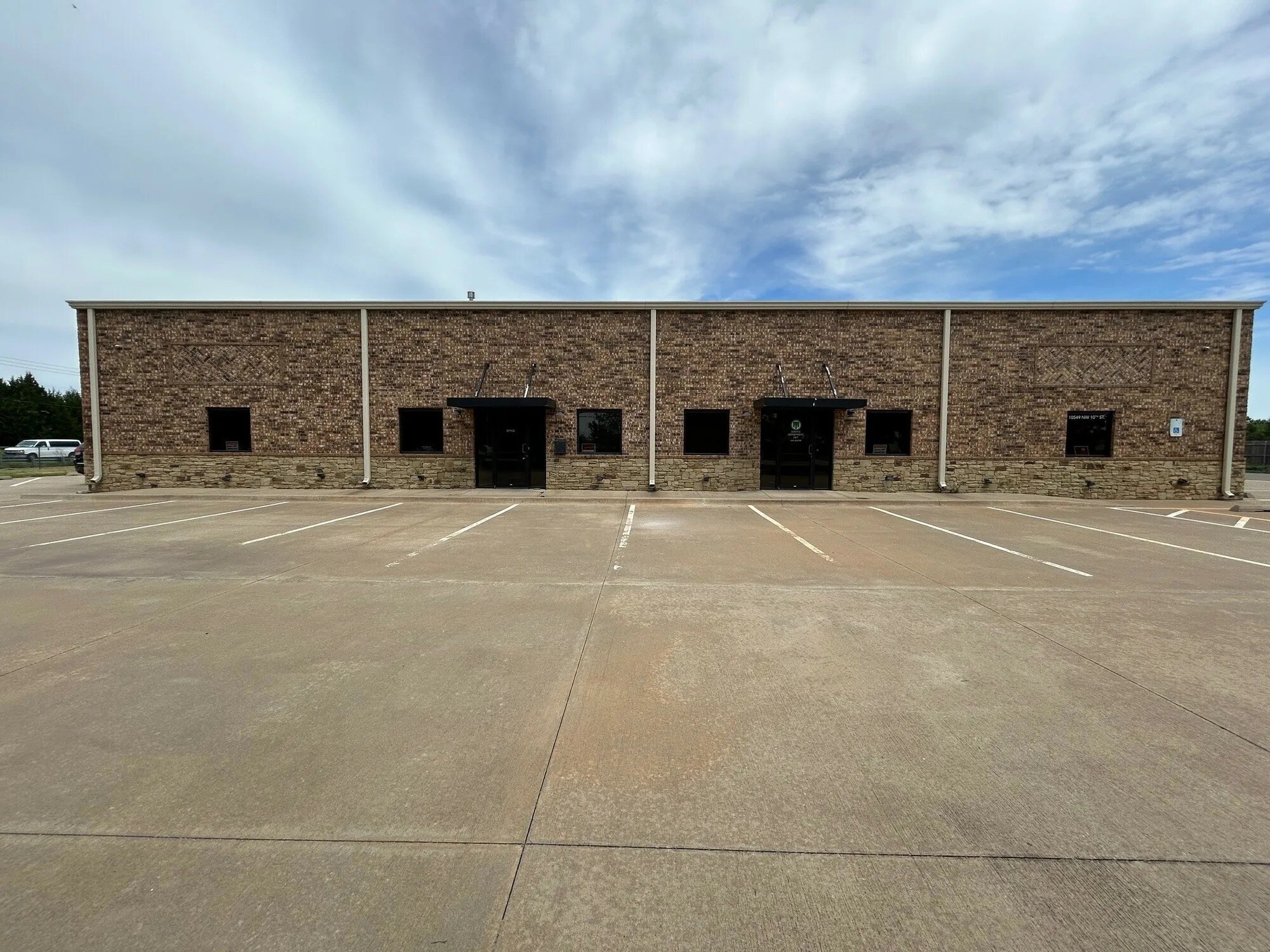 10549 NW 10th St, Oklahoma City, OK à louer Photo de l’immeuble– Image 1 sur 20
