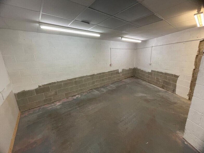 Units 17-21, Station St, Leek à louer - Photo de l’immeuble – Image 3 sur 19