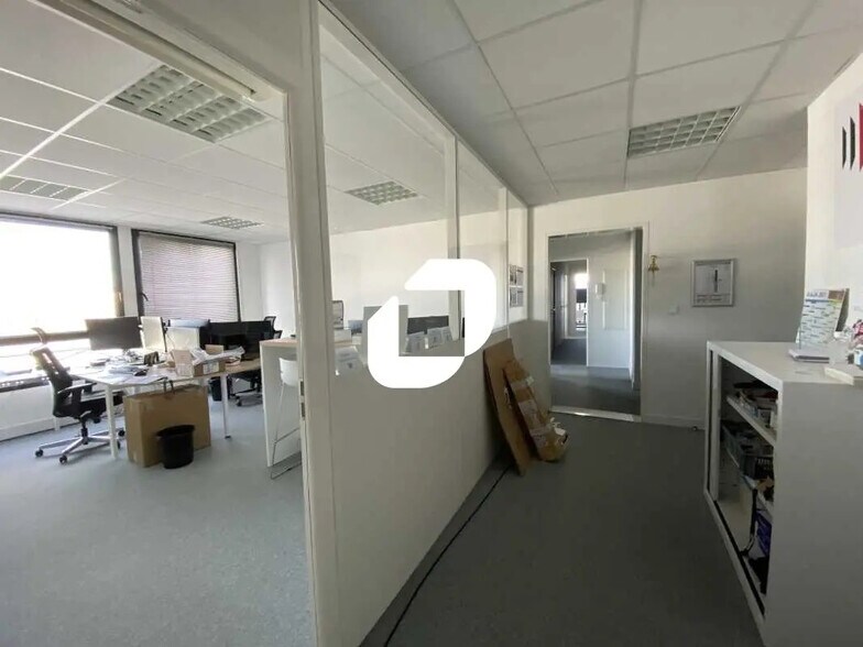 Bureau dans Brignais à louer - Photo de l’immeuble – Image 3 sur 10
