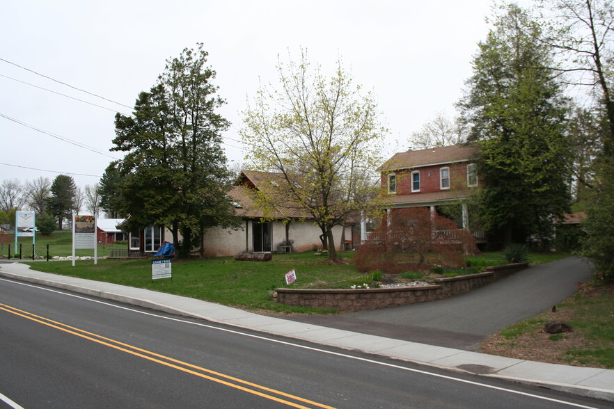 442 N Lewis Rd, Limerick, PA à louer - Photo de l’immeuble – Image 3 sur 7