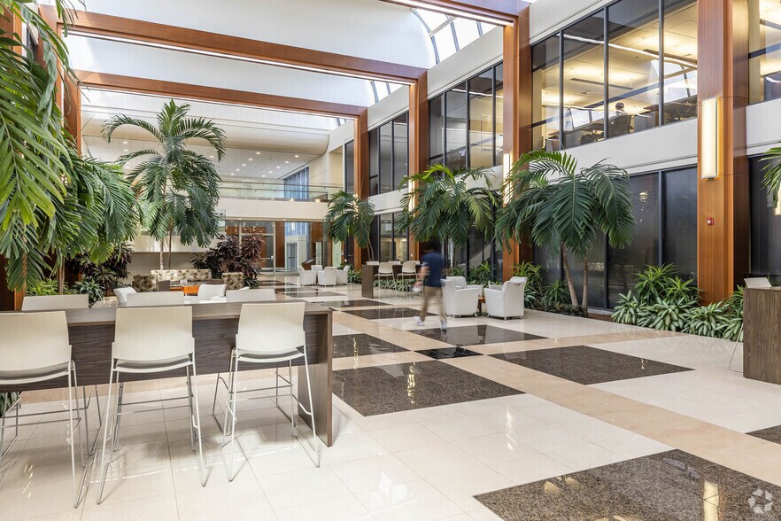 951 Yamato Rd, Boca Raton, FL à louer - Photo de l’immeuble – Image 3 sur 4