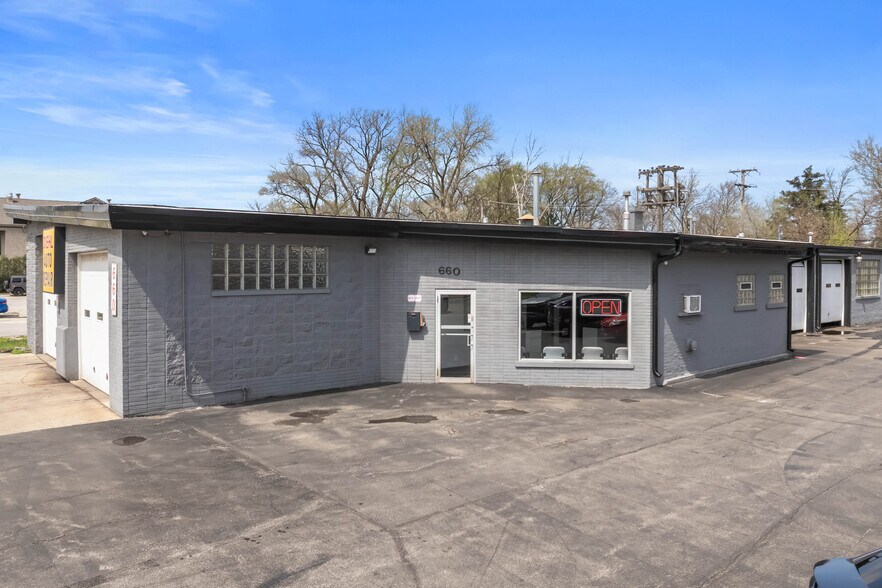 660 Ogden Ave, Downers Grove, IL à vendre - Photo de l’immeuble – Image 2 sur 6