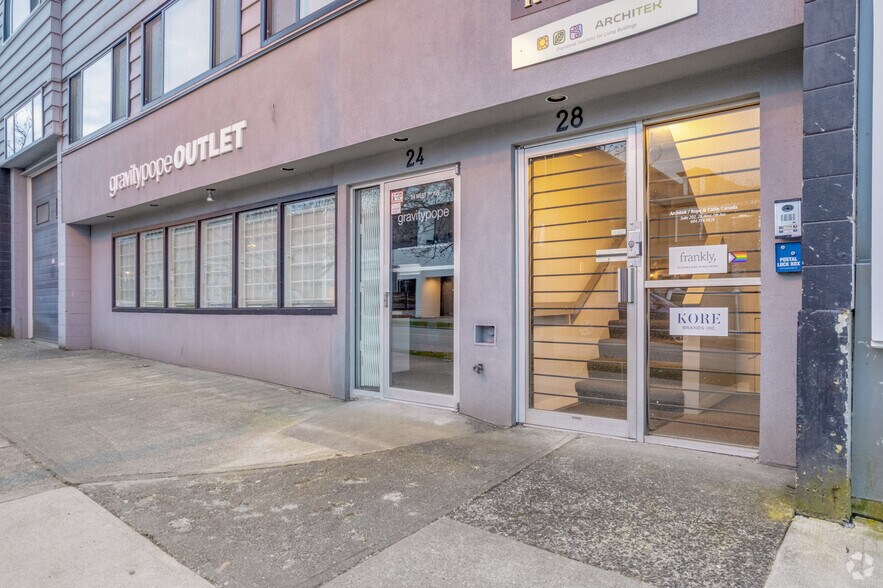 24-28 W 7th Ave, Vancouver, BC à louer - Photo de l’immeuble – Image 1 sur 2