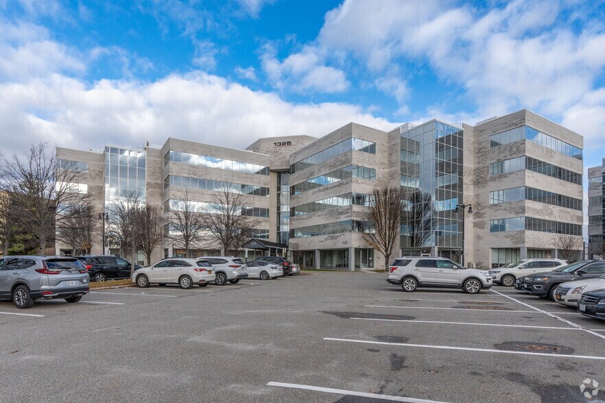1325 Franklin Ave, Garden City, NY à louer - Photo de l’immeuble – Image 2 sur 5
