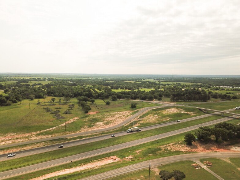 TBD 9.01 Acres IH 45 Feeder Road, Fairfield, TX à vendre - Photo principale – Image 2 sur 22