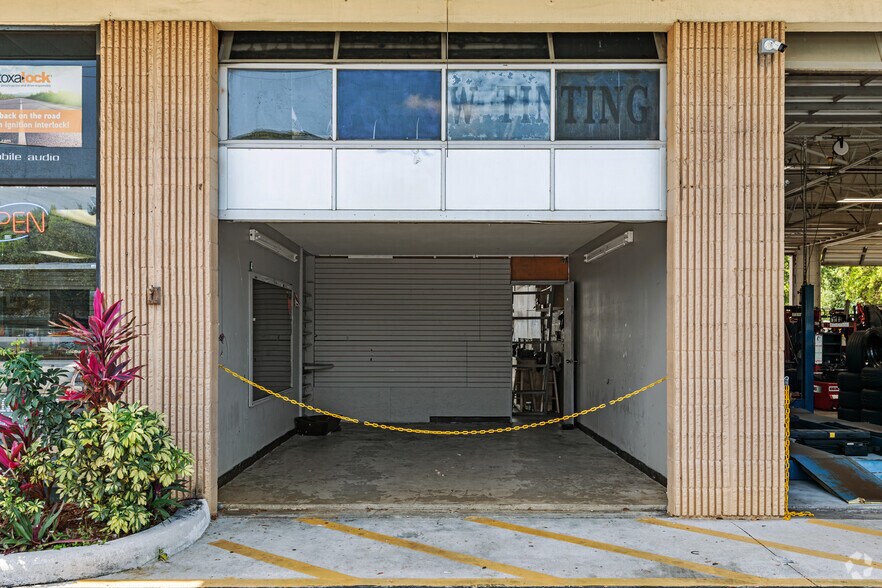 2530 W Commercial Blvd, Tamarac, FL à louer - Photo de l’immeuble – Image 3 sur 4