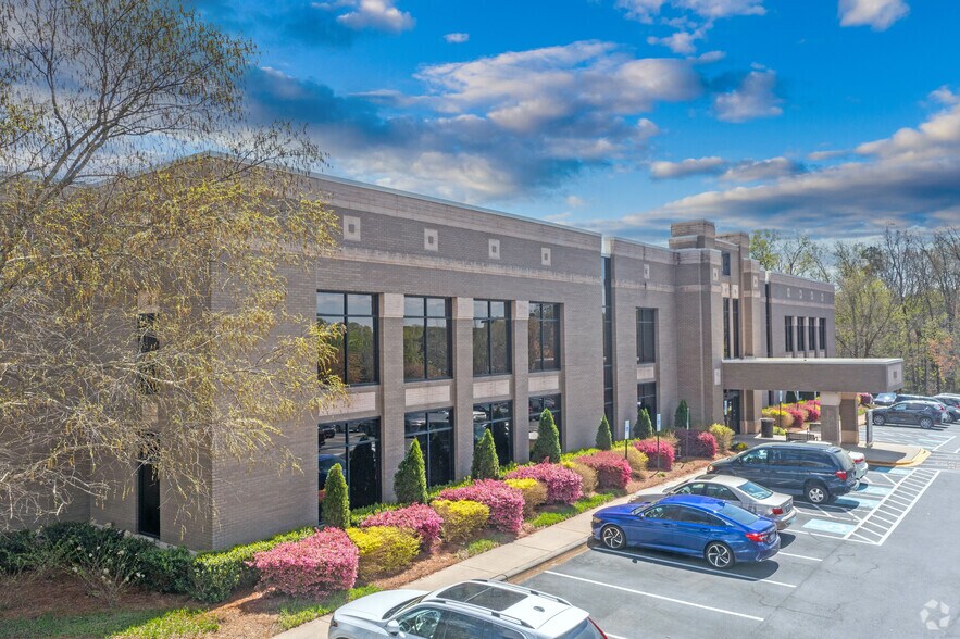 330 Billingsley Rd, Charlotte, NC à louer - Photo de l’immeuble – Image 1 sur 4
