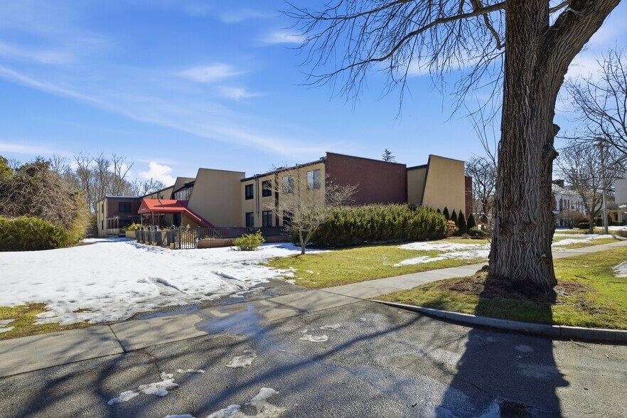 66 Broad St, Westfield, MA à vendre - Photo de l’immeuble – Image 3 sur 24