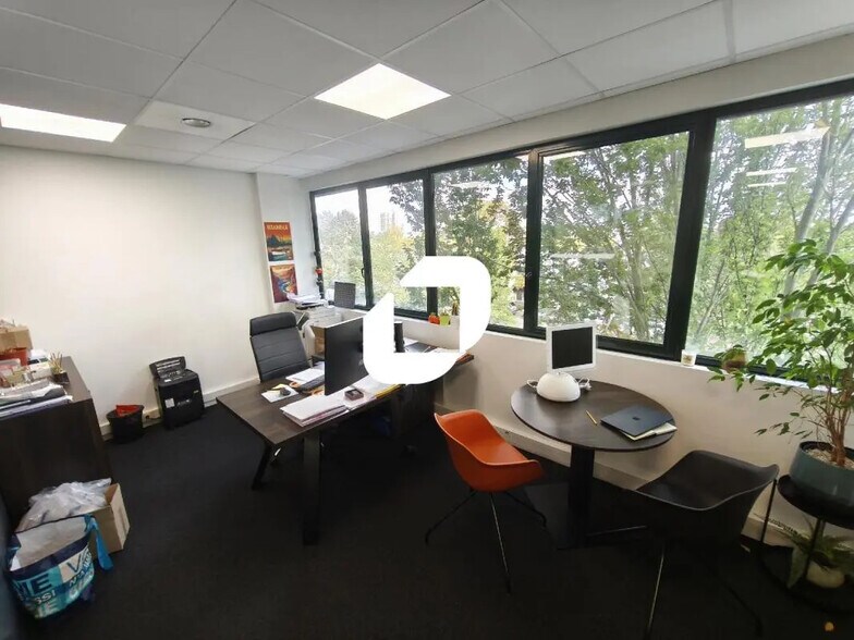 Bureau dans Créteil à louer - Photo de l’immeuble – Image 2 sur 7