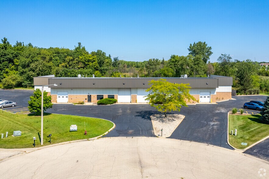 2200-2205 Tech Ct, Woodstock, IL à louer - Photo de l’immeuble – Image 3 sur 9