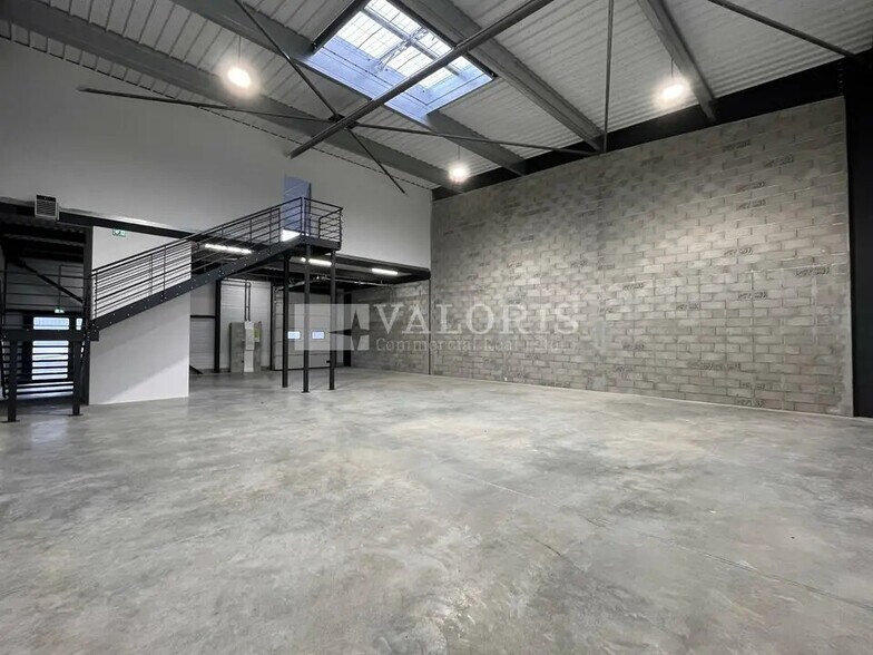 Local d’activités dans Brignoles à louer - Photo intérieure – Image 3 sur 12