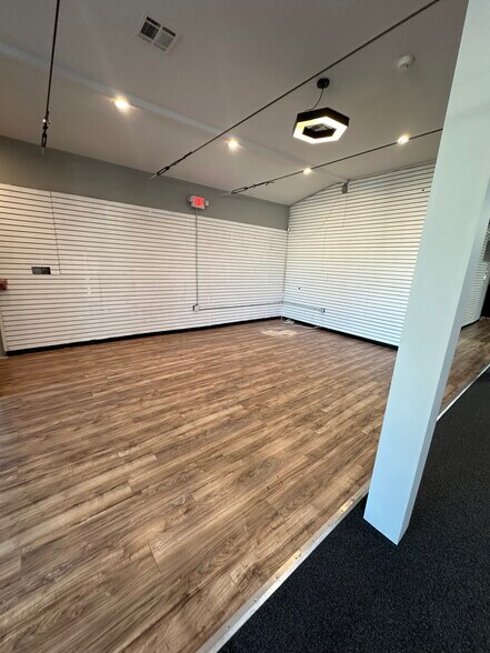 202 Merrick Rd, Rockville Centre, NY à louer - Photo intérieure – Image 2 sur 25