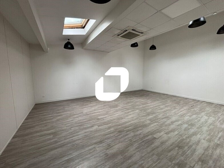 Bureau dans Villeurbanne à louer - Photo intérieure – Image 2 sur 11