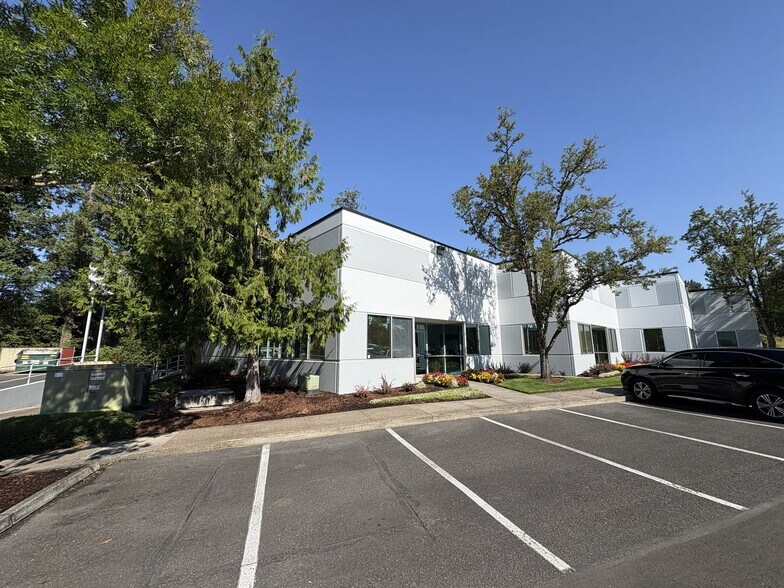 10200 SW Allen Blvd, Beaverton, OR à louer - Photo de l’immeuble – Image 1 sur 6