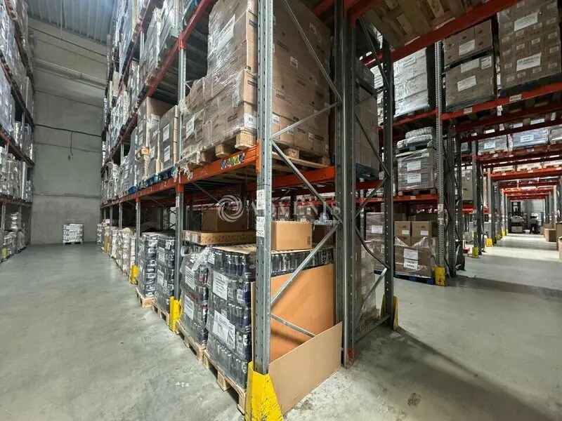 Industriel/Logistique dans Stains à louer Photo intérieure– Image 1 sur 13