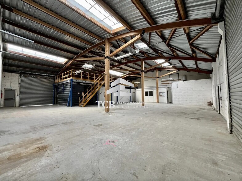 Local d'activités dans Carquefou à vendre - Photo de l’immeuble – Image 3 sur 19