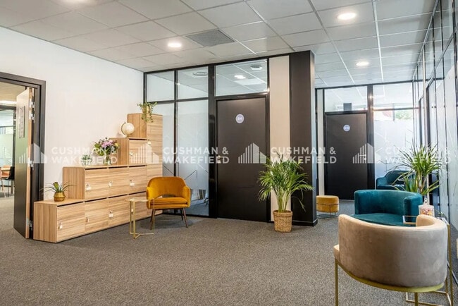 Plus de détails pour 15 Avenue André Diligent, Roubaix - Coworking à louer