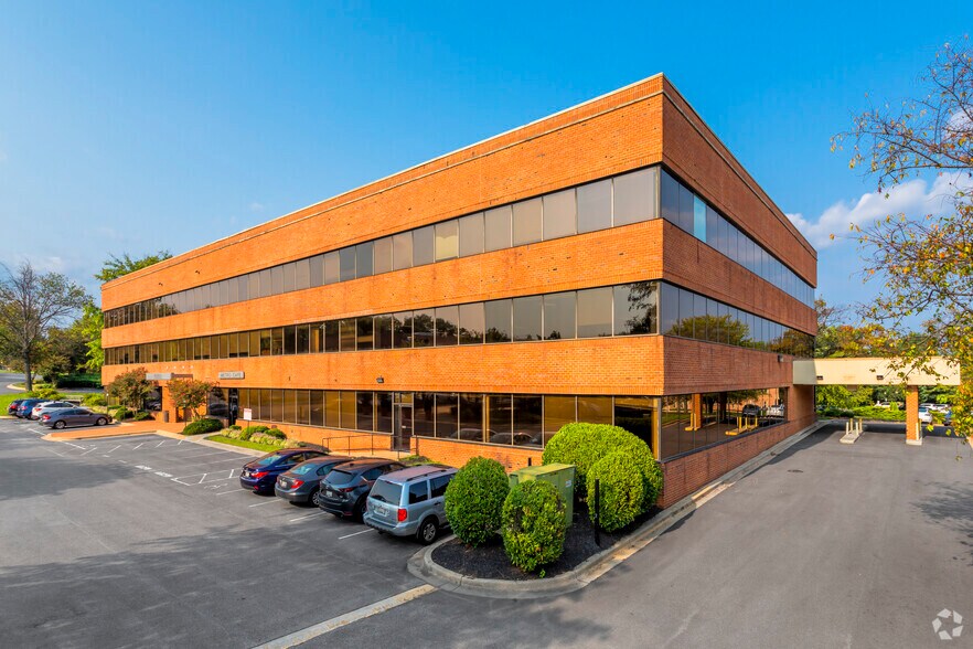 15850 Crabbs Branch Way, Rockville, MD à louer - Photo de l’immeuble – Image 2 sur 7