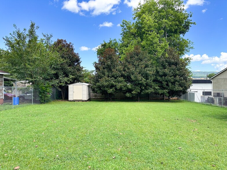 116 Oakwood Ave NW, Huntsville, AL à louer - Photo de l’immeuble – Image 2 sur 5