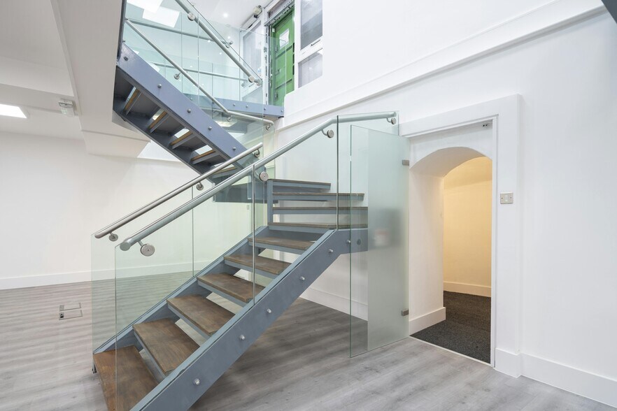 58 Farringdon Rd, Londres à vendre - Photo de l’immeuble – Image 2 sur 5
