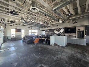 15750 Paramount Blvd, Paramount, CA à louer Photo intérieure– Image 1 sur 5