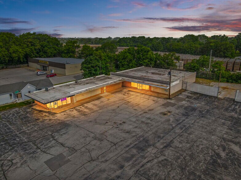 1075-1095 E Commercial St, Springfield, MO à vendre - Photo de l’immeuble – Image 2 sur 32