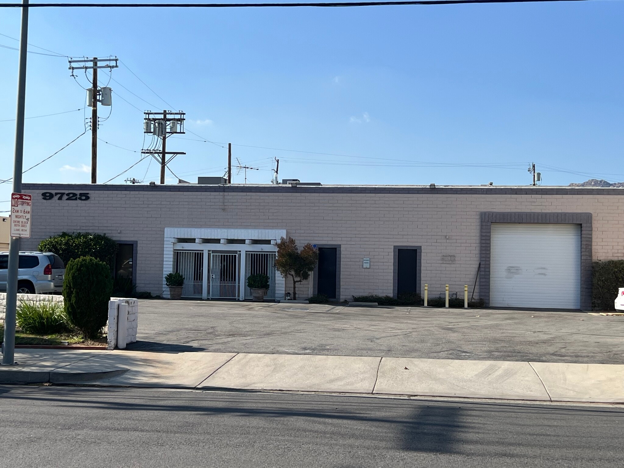 9725 Owensmouth Ave, Chatsworth, CA à louer Photo de l’immeuble– Image 1 sur 12