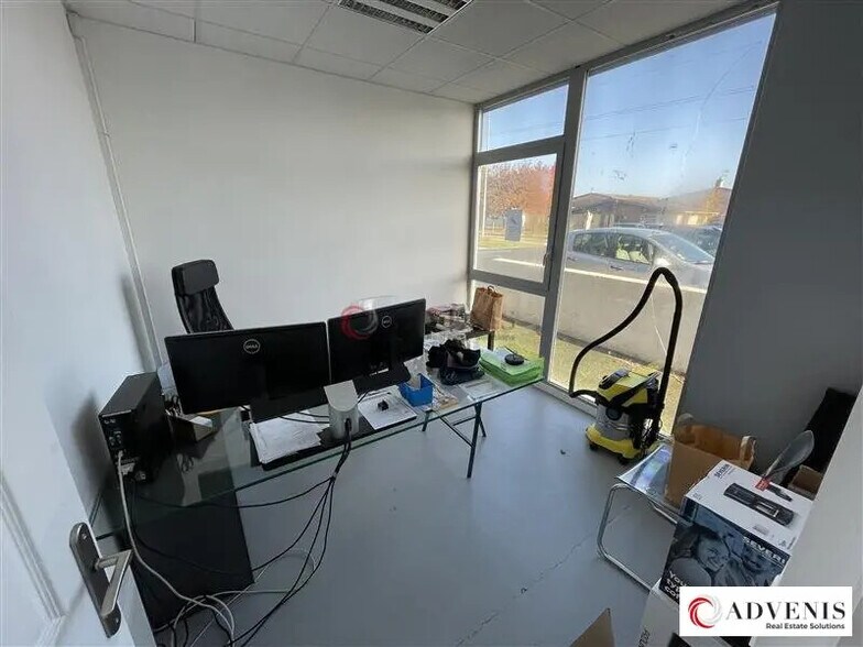 Local d’activités dans Pessac à louer - Photo de l’immeuble – Image 2 sur 11