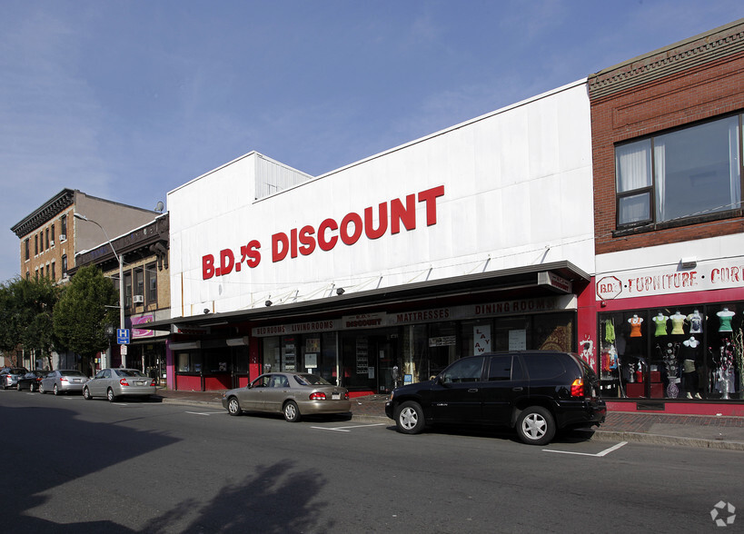 Broadway Street Retail Portfolio portefeuille de 2 biens à vendre sur LoopNet.fr - Photo principale – Image 2 sur 2