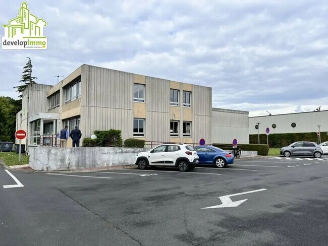Plus de détails pour 2 Avenue Du Parc Saint-André, Hérouville-Saint-Clair - Bureau à vendre