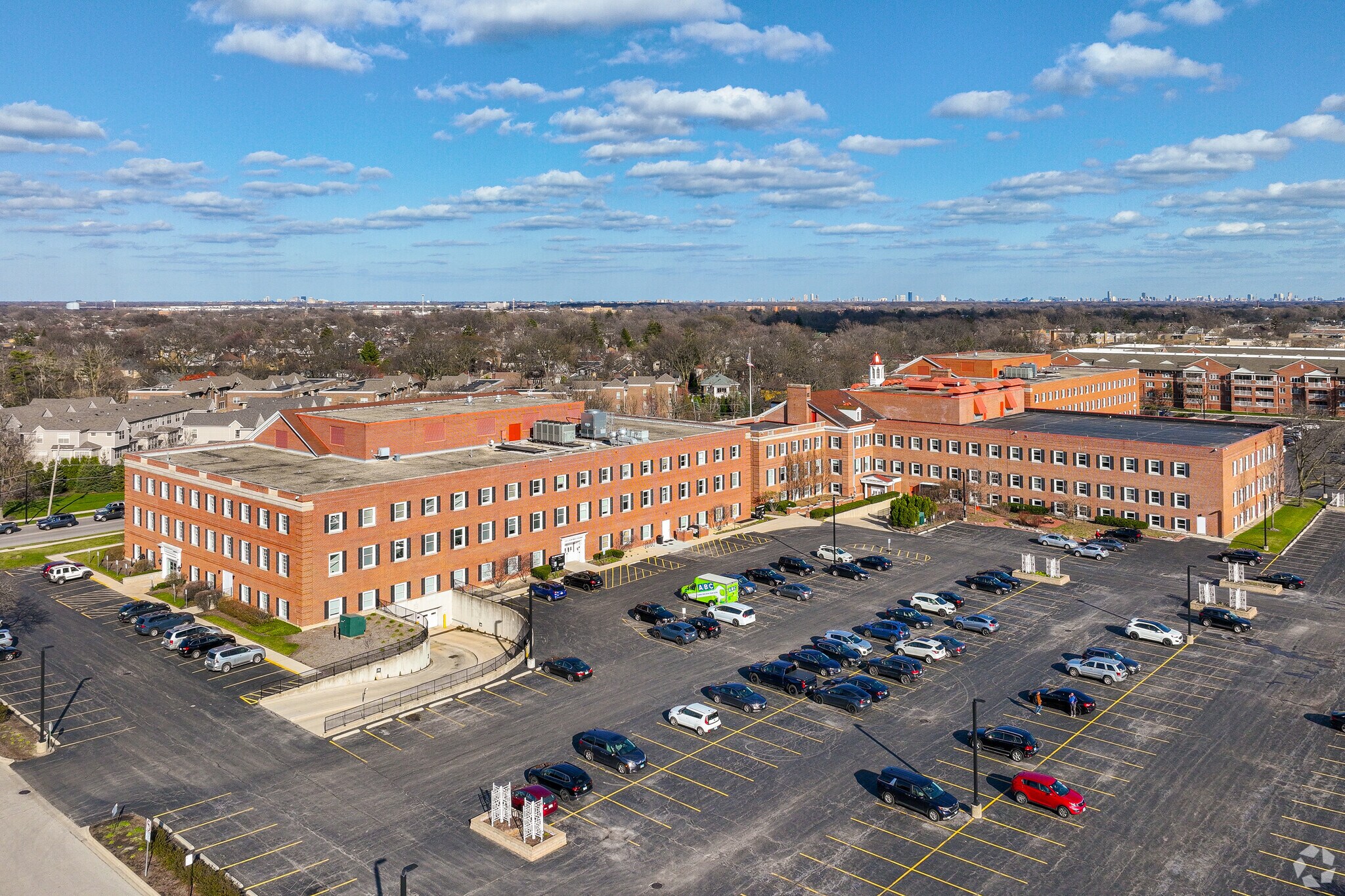 350 S Northwest Hwy, Park Ridge, IL à louer Photo principale– Image 1 sur 8
