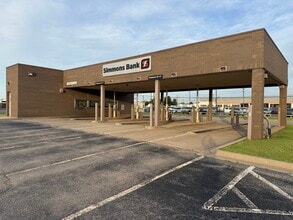 7250 NW Expressway St, Oklahoma City, OK à louer Photo de l’immeuble– Image 1 sur 10