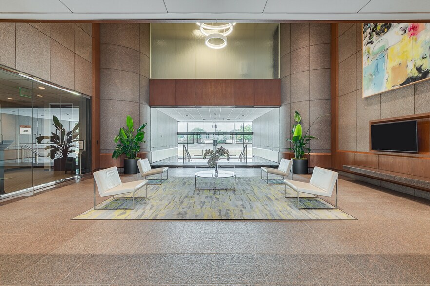 511 E John Carpenter Fwy, Irving, TX à louer - Hall d’entrée – Image 2 sur 16