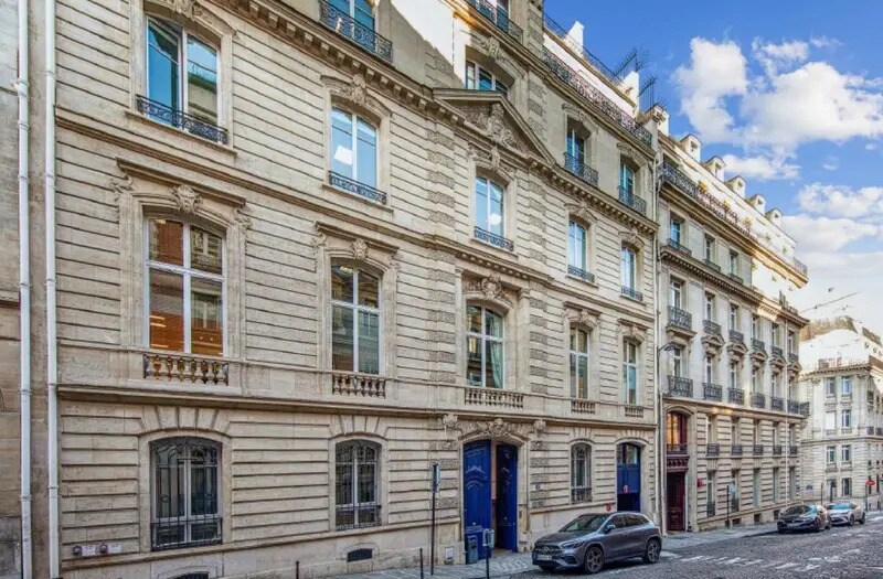 8 Rue Christophe Colomb, Paris à louer Photo de l’immeuble– Image 1 sur 20