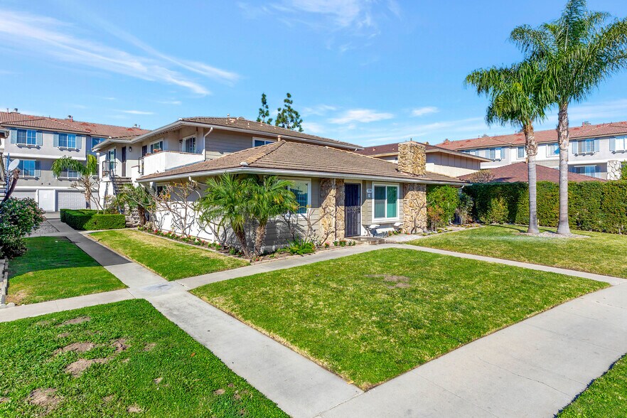 13561 Arizona St, Westminster, CA à vendre - Photo de l’immeuble – Image 2 sur 15